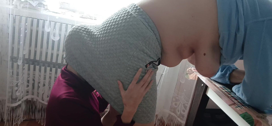 Lesbian-candys: Я спіймав свого колегу, облизуючи дупу свого боса