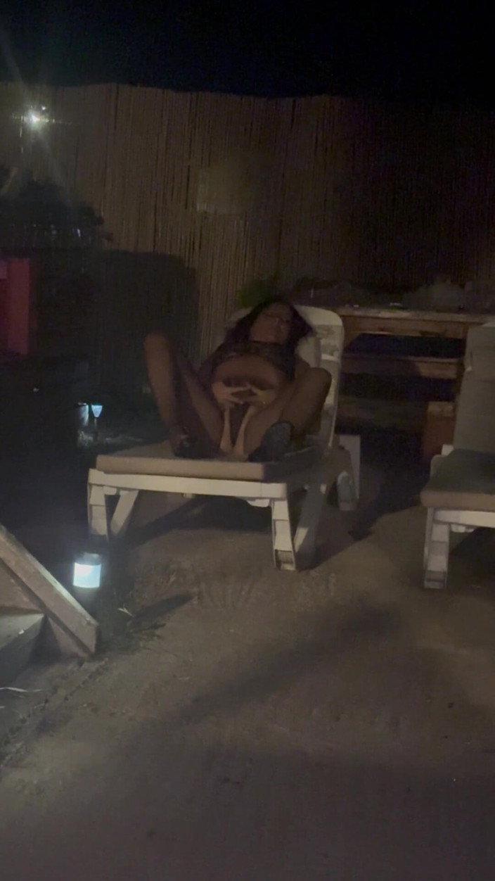 MilfyCalla: Mitternacht necken am pool