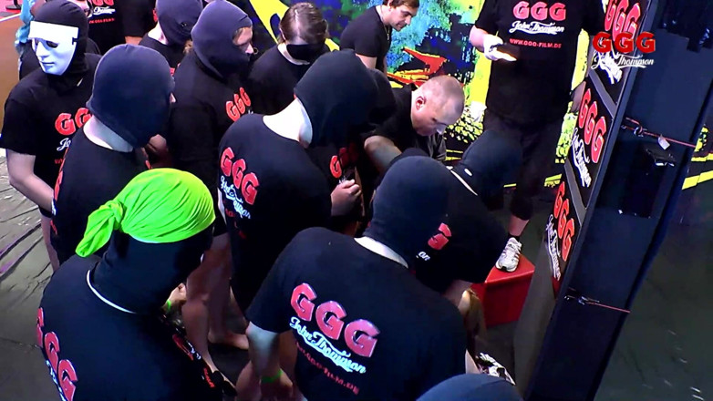 Gang Bang Germany: Ggg John Thompson - Susi Star chupando y follando pollas gigantescas...