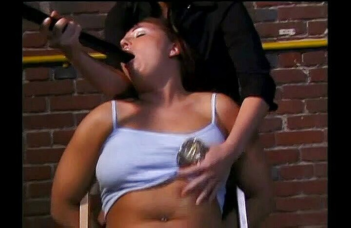 Outdoor pervs: 거유 밀프와 섹스하는 운 좋은 남자
