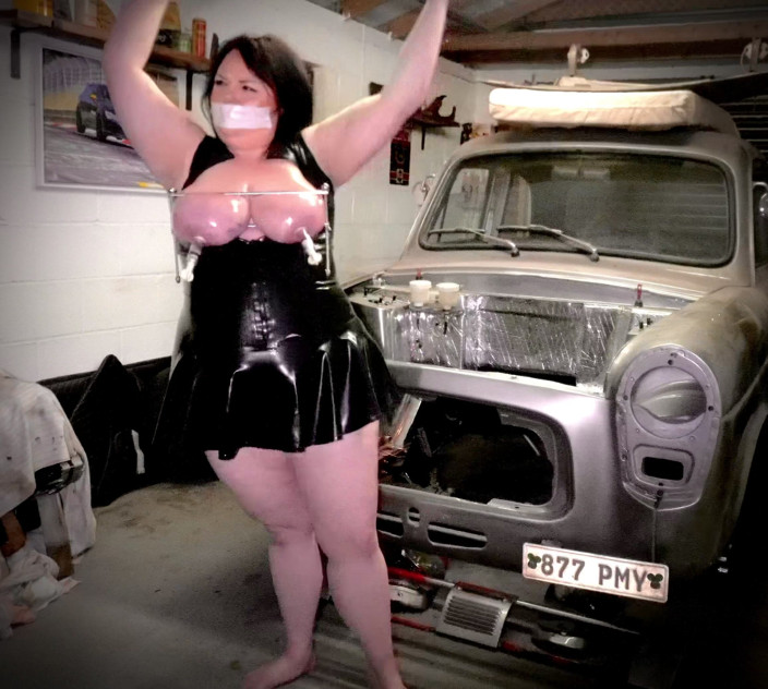 Chloekinkykinks: Bondage mammaire pulpeux ligoté et fouet mammaire