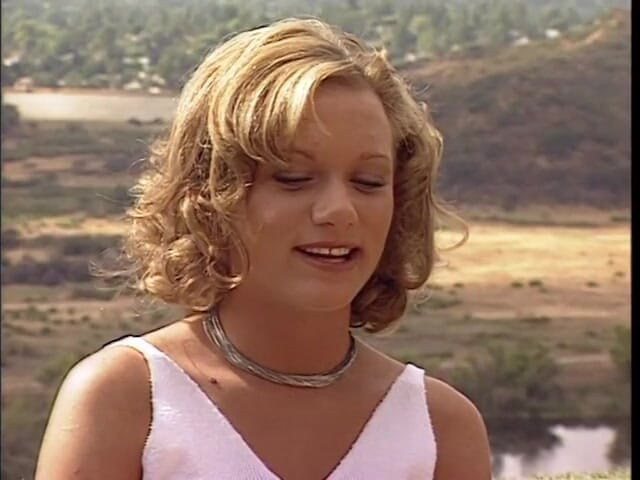 Teen Seduction: Blonda cu aspect nevinovat preferă pieptul păros