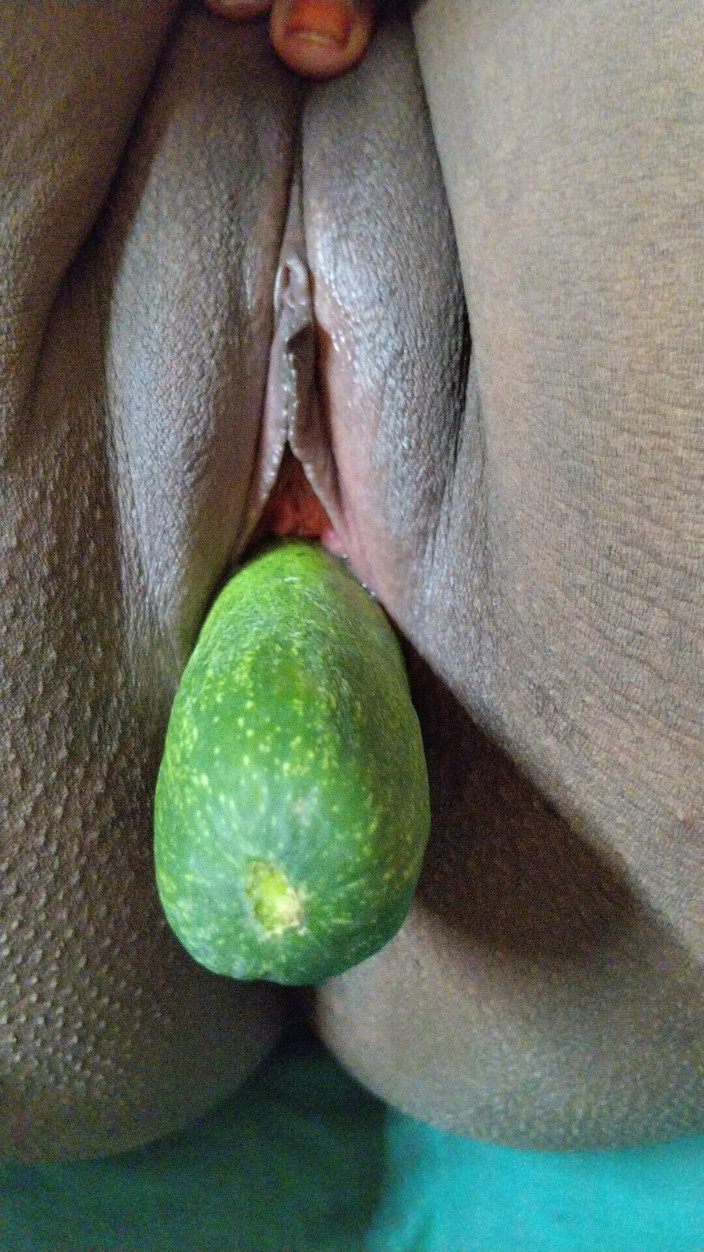 saira454: Cewek cantik dengan kaki jenjang ini lagi asik masturbasi memekku...