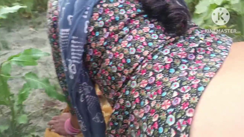 Savita5343: Desi venkovní sex. Chachi ošukaná v poloze zezadu v hořčičném...