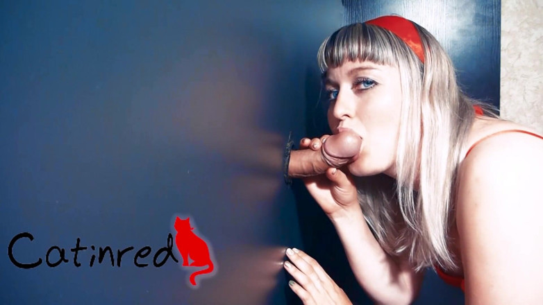 Catin Red: Крихітна мамка робить мінет члену і оральний кремпай