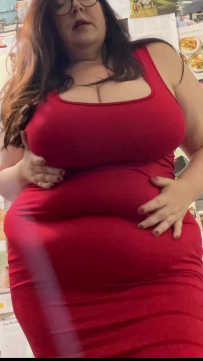 cutejayne: Curvy BBW Babe in Tempts You Tight Red Dress