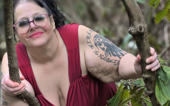 HerculesnVENUS: Ayah berkemah di hutan dan putrinya nyepong kontol besar ayah...