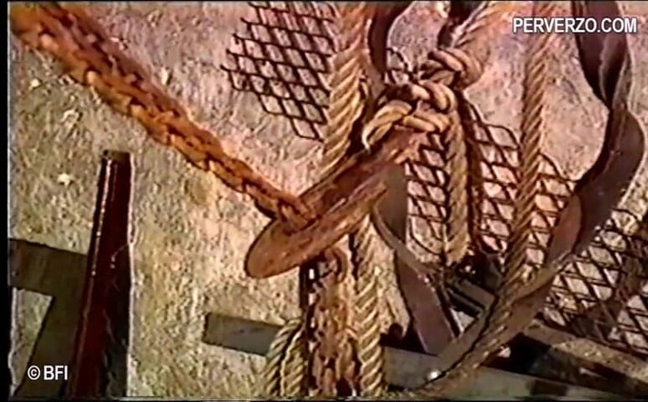 Slave Seks: Rick Savage - amarrado e suspenso