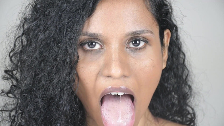 Horny Lily: Meludah drool bermain dengan Lily
