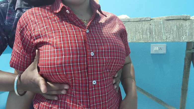 Sona bhabhi: 집에서 혼자 있을 때 내 베프가 나를 존나게 따먹어
