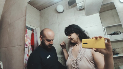 Hairy Homemade Amateur Orgasms: Sikanie w usta męża - fetysz upokorzenia