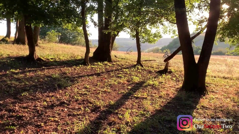 Our Secrets: Éjaculation dans sa culotte pendant une randonnée dans les bois -...