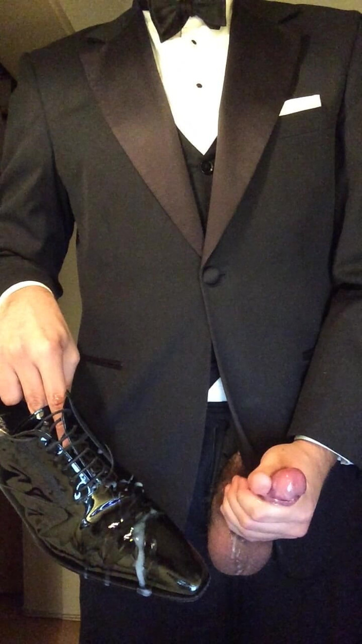 Master Shiny Shoes: Geil Im Smoking