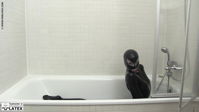 Fem Latex: Tubuh penuh mandi kucing