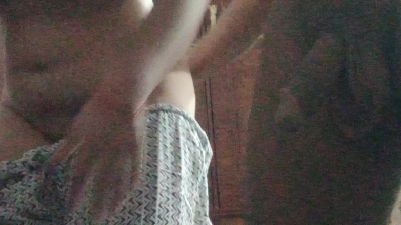 House 3: Je baise ma copine sexy chez elle
