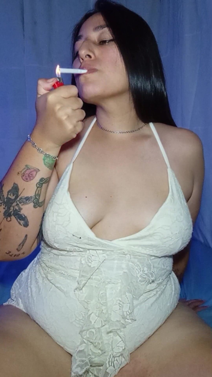 Chubbylexa: Fumando Y Jugando Con Mi Ombligo Profundo