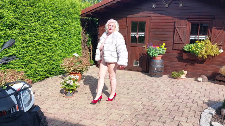 PureVicky66: De heetste en geilste oma in Duitsland wordt wild en...