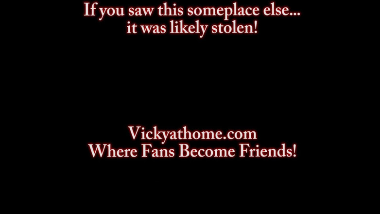 Vicky Vette: Busty Vicky Vette ssie kutasa z nastolatką Payton Preslee dostaje...