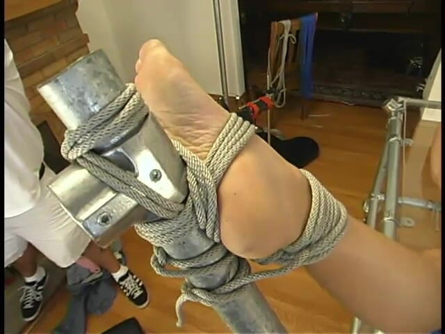 Hogtied by Kink: Marty Ties Viva încă o dată