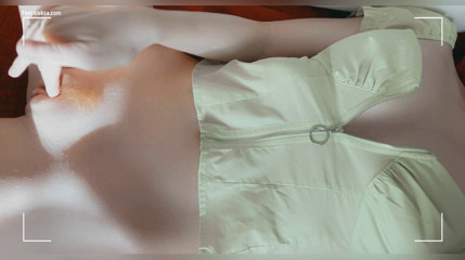 FoxyAleksa: Pizda roșcată minionă are un orgasm. Masturbarea unui clitoris mic și...