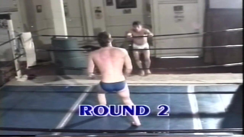 Gaylicious: Des étalons matures s’enfilent et baisent le cul sur un ring...