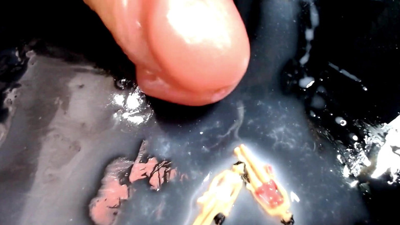 Maeling: Des demi-sœurs minuscules s’enfilent du sperme de grosse bite blanche -...