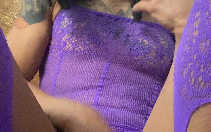 Kimora Creams: Awek transeksual panas melancap memakai pakaian dalam purple seksi