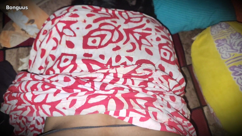 Riya Bonguus: Memek tante seksi india dicrot sperma hangat di dalam