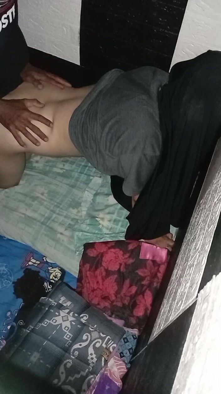 Famly sex: Дупа азіатської жінки в хіджабі, вона кричить і насолоджується цим