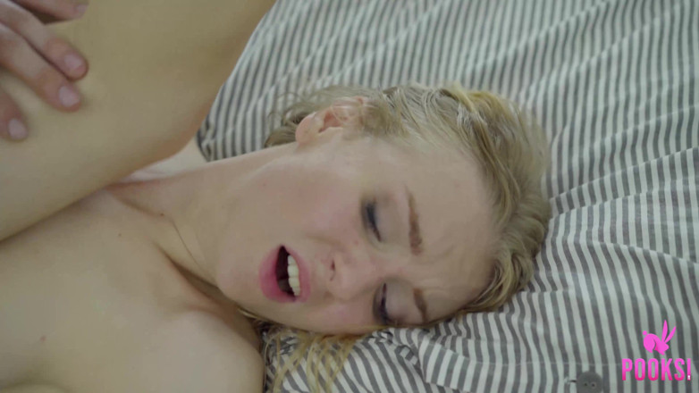 Pooksi: Toda la rubia natural Stella P follada duro y duro...