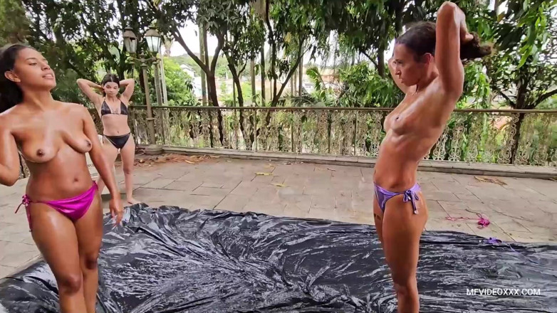 MF Fight: Pertarungan super hot tiga cewek imut yang super seksi
