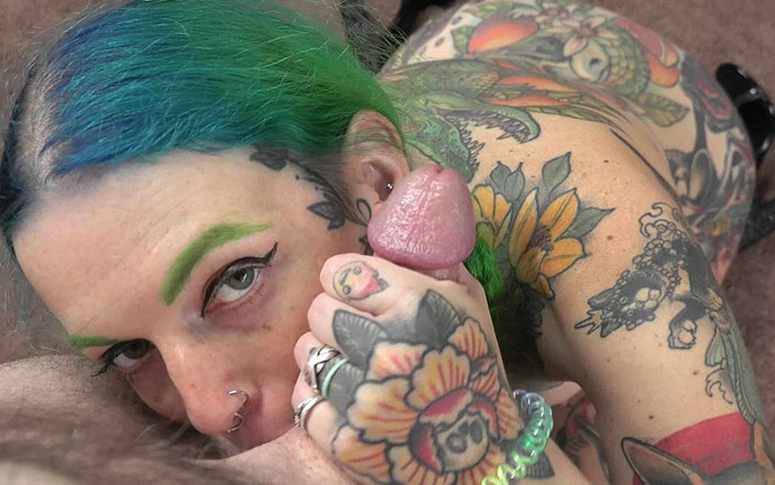 ChickPass Amateurs: Stout alt-meisje Vibe Ryder geeft Joi en slikt een pik
