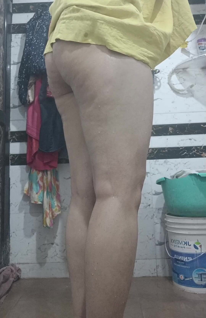 Priyahot77: Priya Bhabi Niedziela cieszyć się wideo z kąpieli