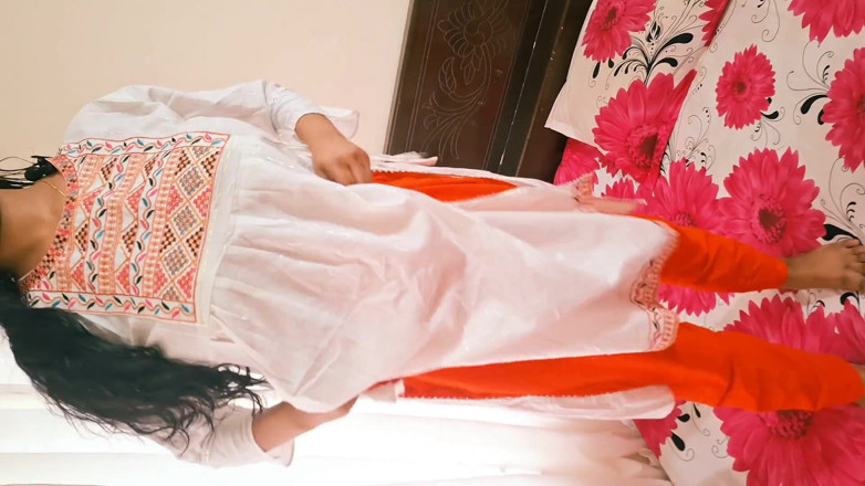 Banglasexycouple: Настоящая индийская пара снимает на видео их дикую ночную интенсивную романтику дези, застукали перед камерой