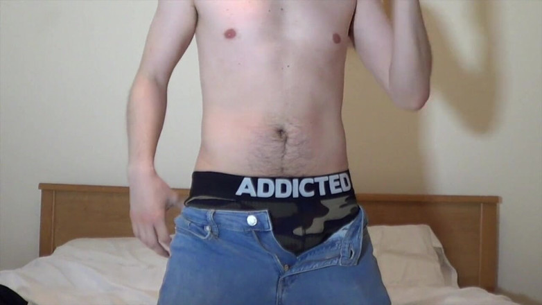 FRENCH HOLES CREAMPIED: Der twink calos fama wurde ohne gummi von fabien gefickt