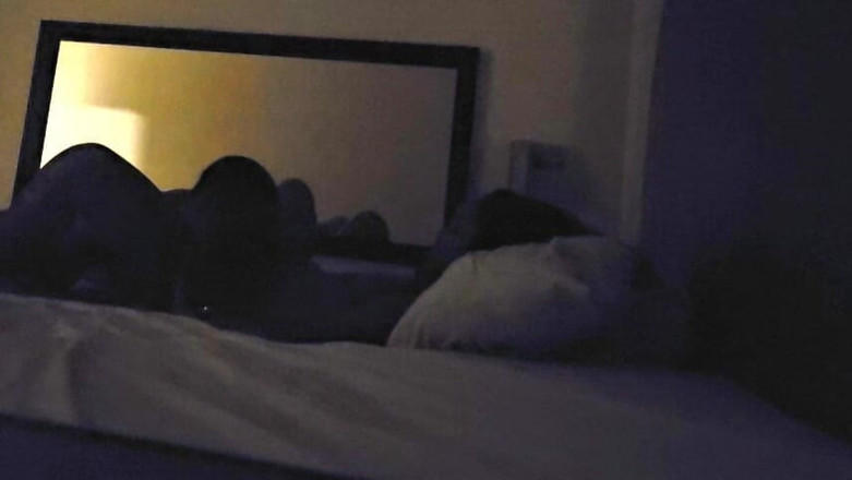 Afrocouple: Жорстко трахається, стогне і багато кричить на низькому світлі