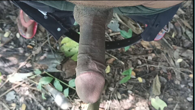 Uttaman: Une indienne gay se masturbe dans la jungle