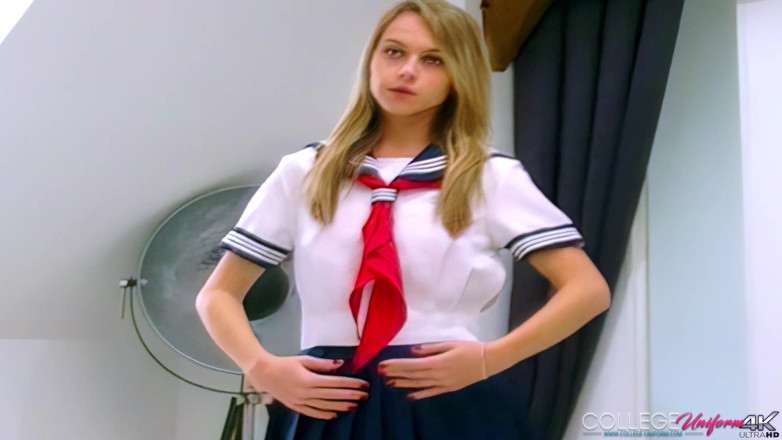 College Uniform: Japoński Złośliwiec Z Udziałem Chloe Toy