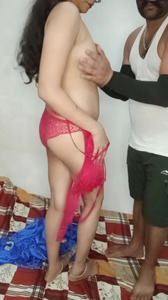 cuteindiancpl21: 여주인을 마사지하고 섹스하는 발정난 임대 소년 오일