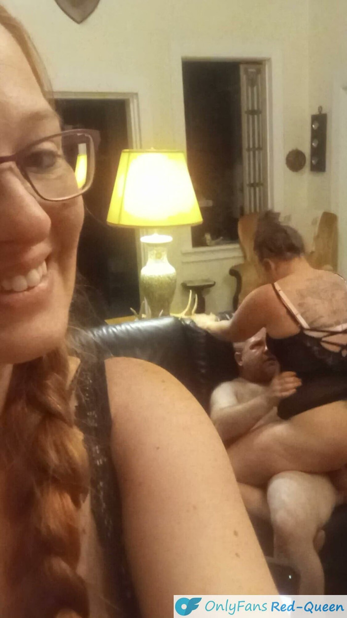 Red Queen: Selfie cuckquean - istri cuck memfilmkan dirinya sendiri menonton suami bersenggama...