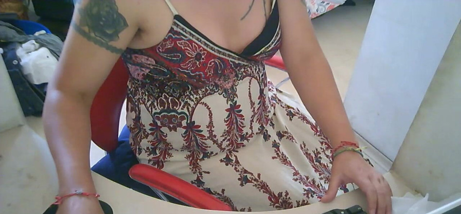 Nikki Montero: Nikki montero穿着漂亮的礼服