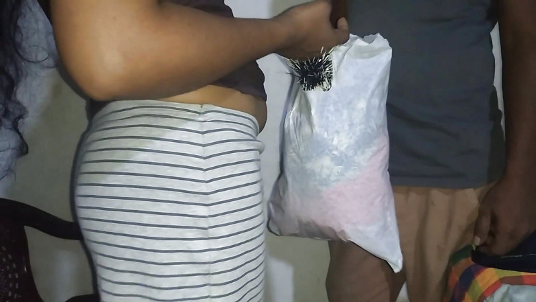 PinkyCouple: Fată desi futută de tailor Guy Fată desi futută și țâțele ei...