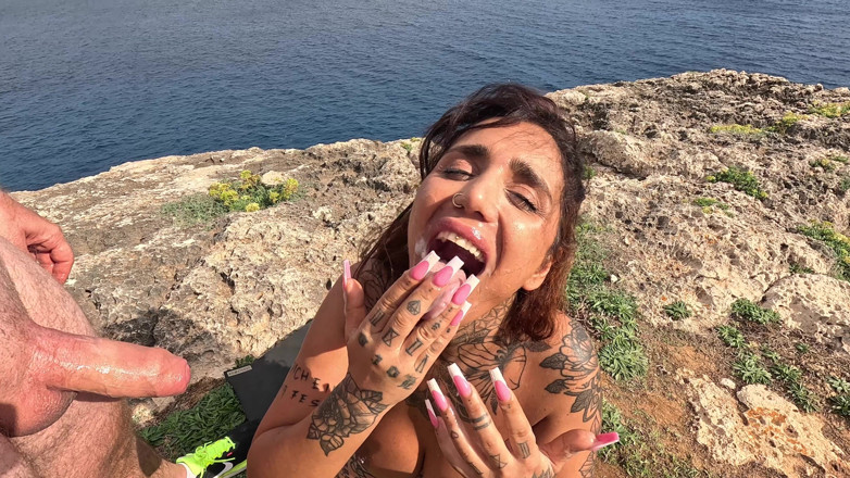 EroticOnlyClips: Gape de fisting dans une falaise dans la nature - une...