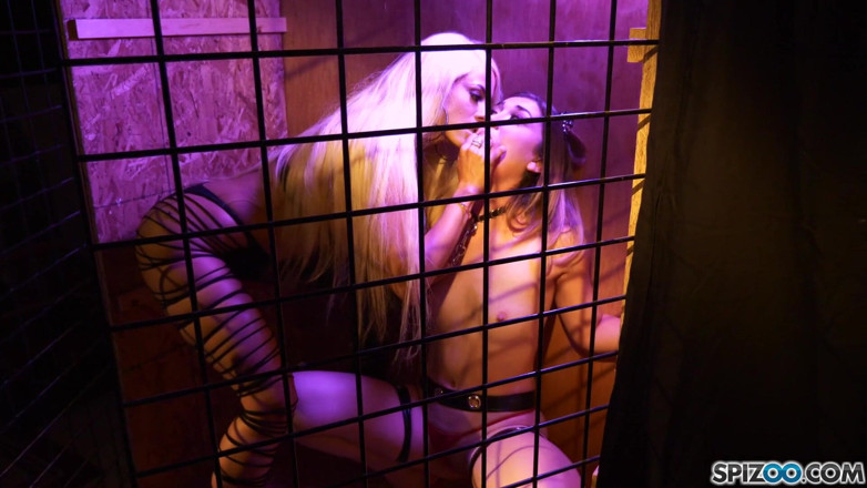 Intimate Lesbians: Sangkar hamba lesbian dengan Kat Monroe dan Luna Star