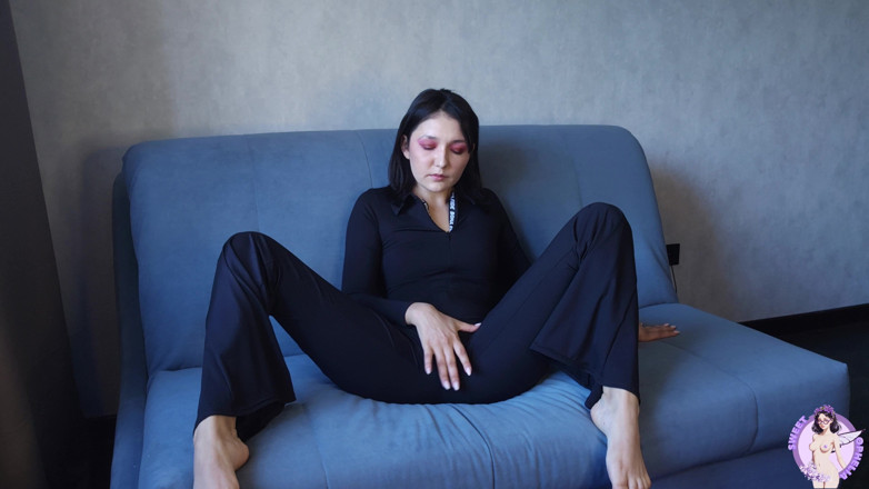 Sweet Ophelia: Una estudiante se desnuda seductoramente delante de la cámara, se...