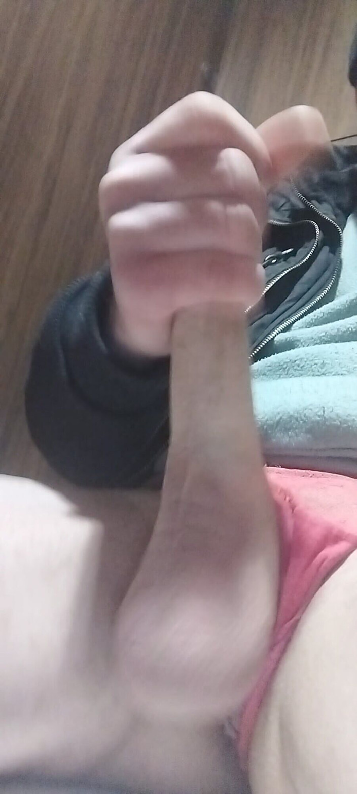 Bj69lovah: 性感的光滑在厕所自慰鸡巴