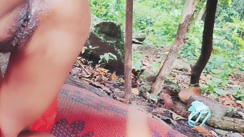 Graju1244: hot larki jangal men apne premi ke saath chudaee kar...