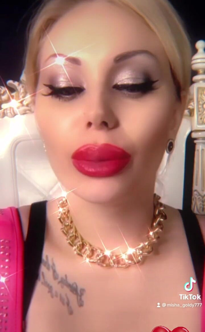 Goddess Misha Goldy: Çok eğlenceli ve baştan çıkarıcıyım