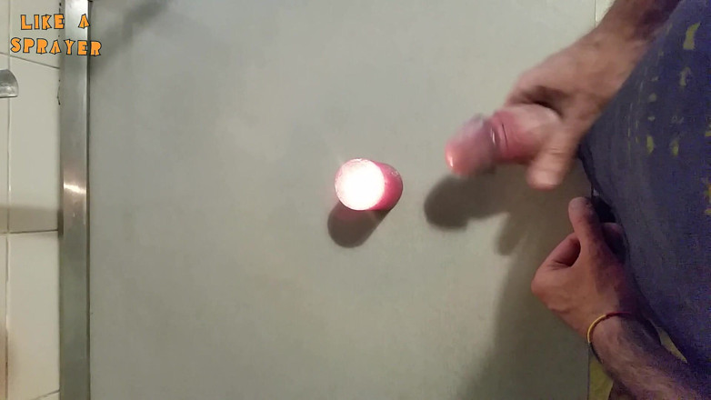 Like a sprayer: Candle mani muncrat dengan handjob