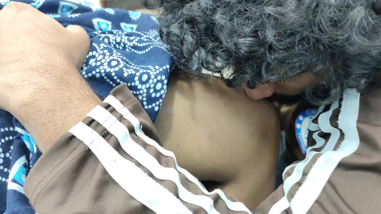 Vaigavarun45: Ciuman pepek dengan kaki menjilat percintaan oleh pasangan desi